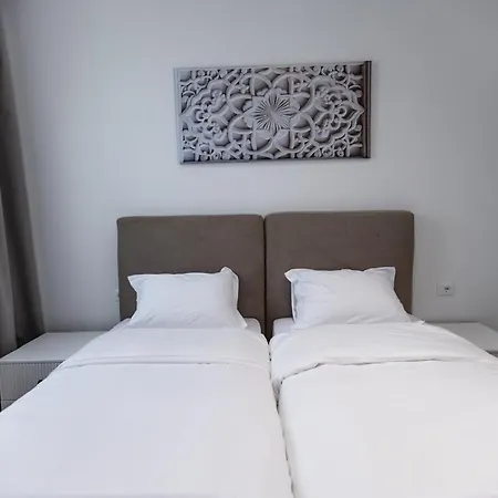 Villa Id-real Golem (Tirana)