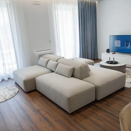 Villa Id-real Golem (Tirana)