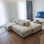 Villa Id-real Golem (Tirana)